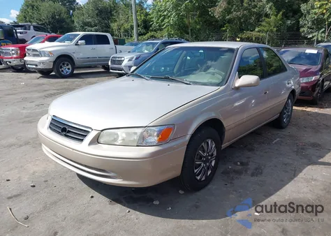2001 Toyota Camry Le z USA, uszkodzony, nr VIN 4T1BG22K61U101337